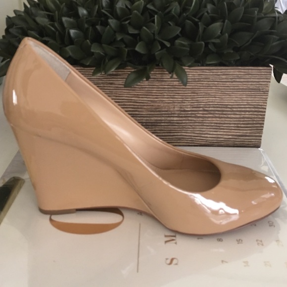 tan patent leather wedges