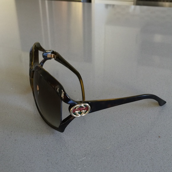 Gucci sunglass