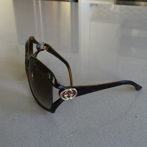 Gucci sunglass