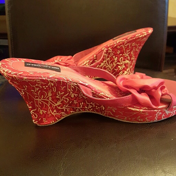 Fun Red Wedges - Picture 2 of 4