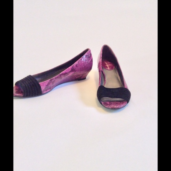 Flat with small wedge.