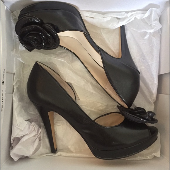 Nine West leather high heels with flower design