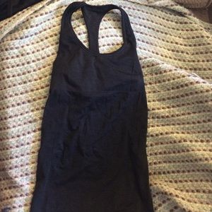 Lululemon top
