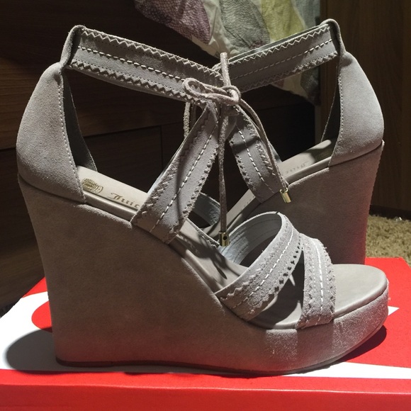 NEVER WORN Juicy Couture Grey wedges❤️❤️