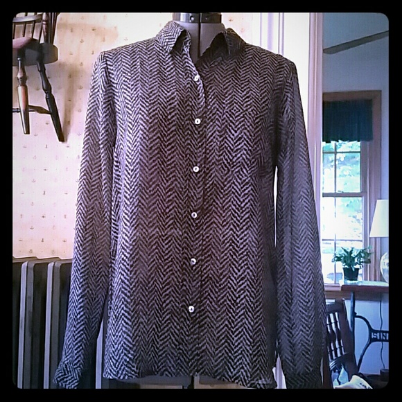 Chevron gray and black blouse