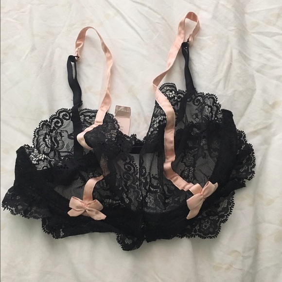 NWT Victoria's Secret lace underwire bra 34C