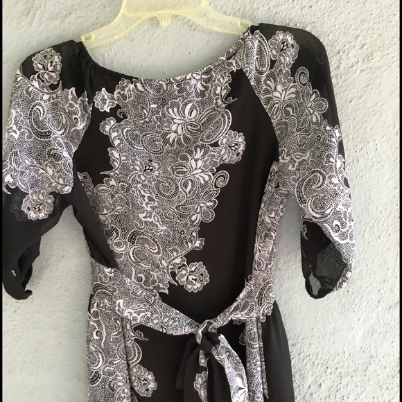 UNIFORM Black & White Chic Off Shoulder Dress - Picture 4 of 5