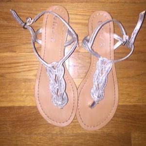 size 7.5. Bought but never end up wearing them