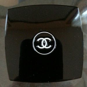 Chanel Jardin De Camelias Illuminating Powder