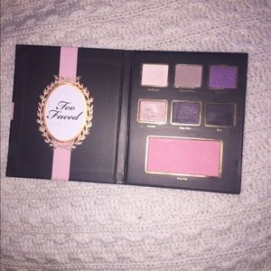 Too faced pallet