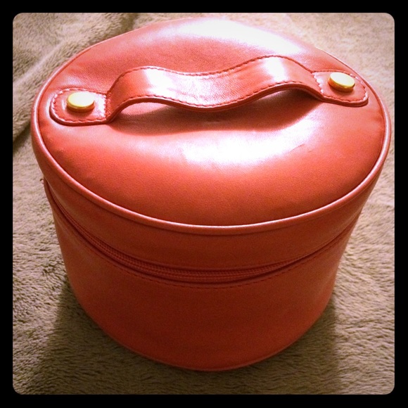 Gucci make up container