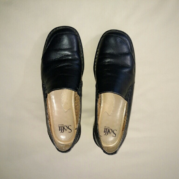 Sofft black low-heeled shoes