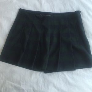 Zara navy and green plaid skort
