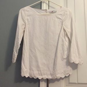 Vineyard vines white scalloped blouse