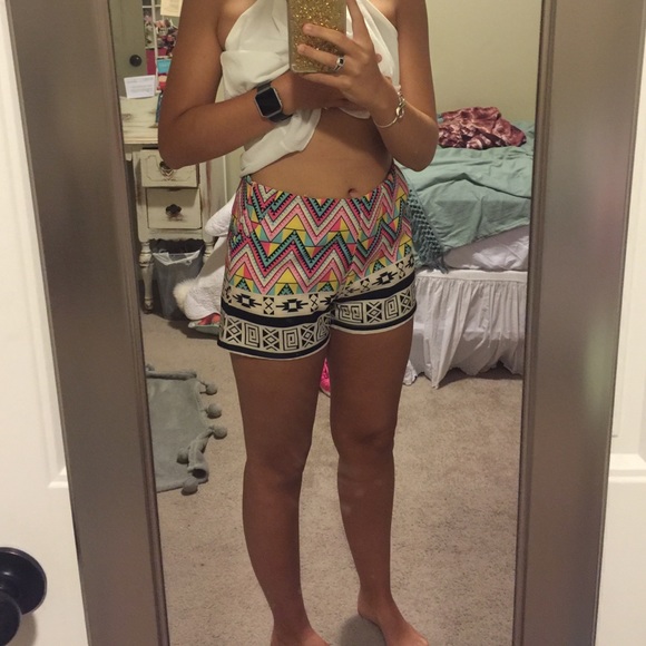 Aztec pattern shorts - Picture 3 of 4