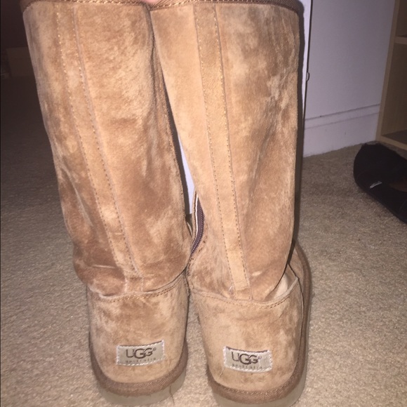 UGG boots!! in GREAT condition!!