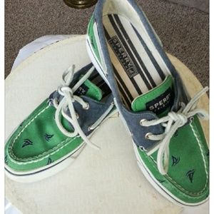 Preppy Womans Sperry Top Sider siz6.5