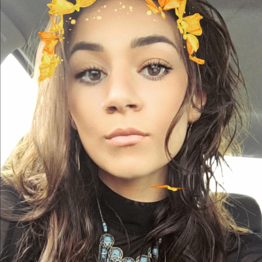 Hi I'm Michele i work at LITboutique