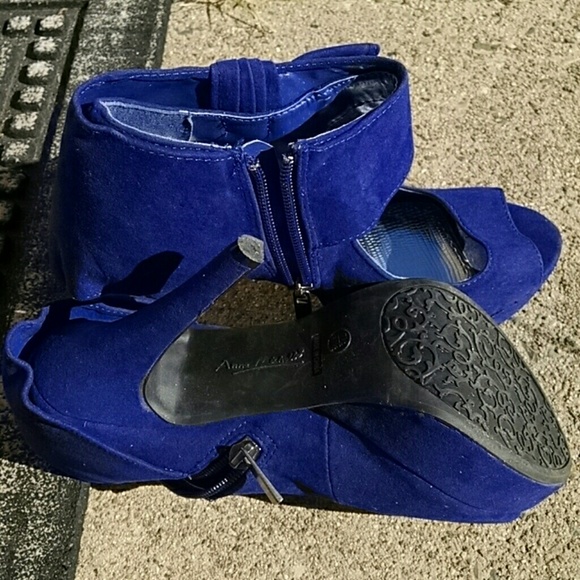 Ankle bow high heels! - Picture 3 of 3