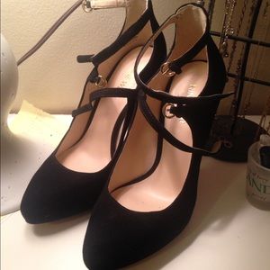 Nine West black suade heels