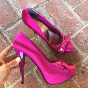 Paris Hilton pumps