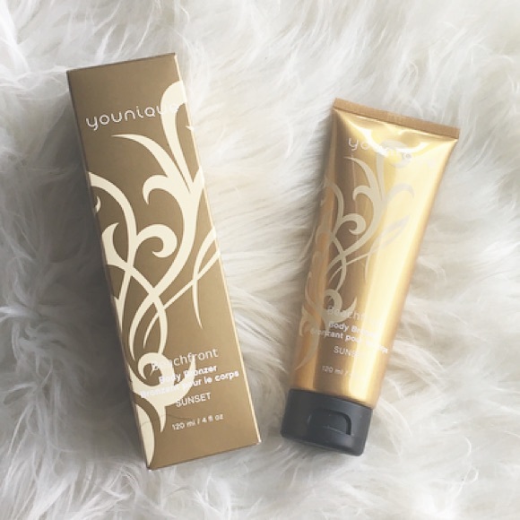 ✨1 DAY SALE✨Younique Beachfront Body Bronzer