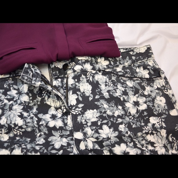 Forever 21 floral jeans - Picture 1 of 4