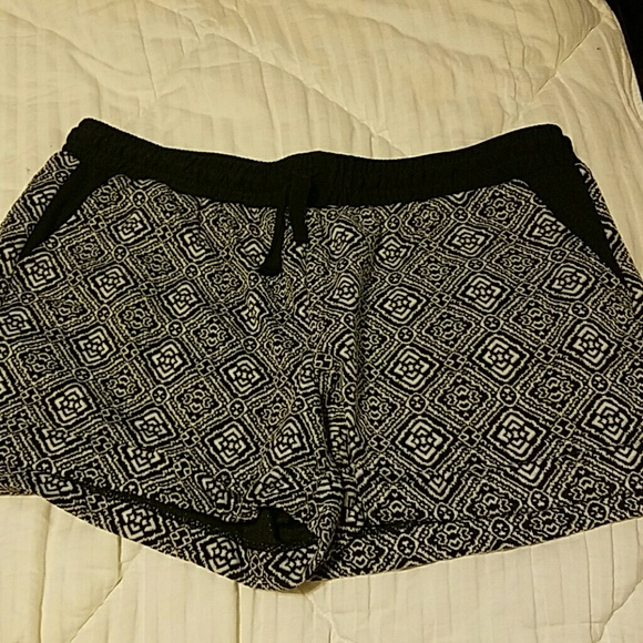 NWOT black and white shorts