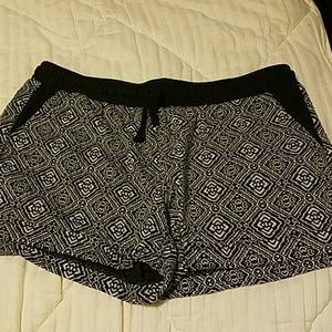 NWOT black and white shorts