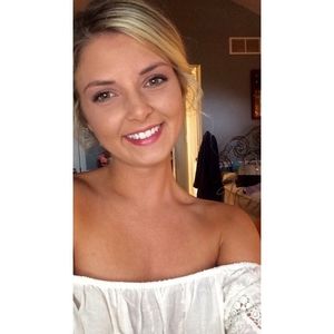 Meet your Posher, Halie