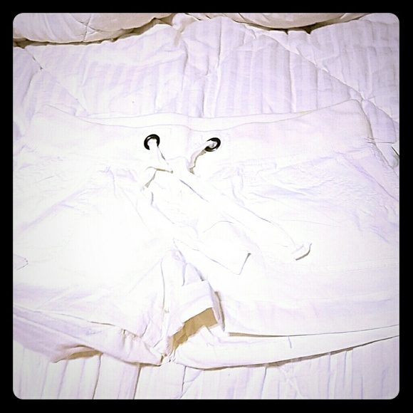 NWT Medium white shorts