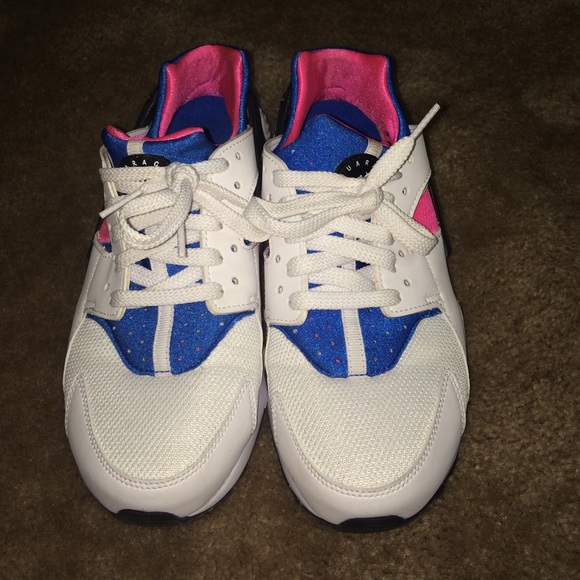 Tennis shoes (Huraches)