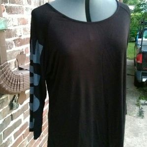 Black 3 quarter length shirt
