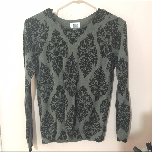 Black Light Sweater - Old Navy - Small