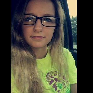 Meet your Posher, Caitlin