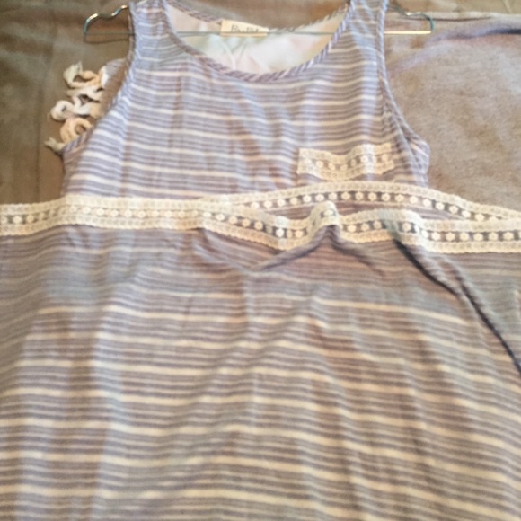 Summer Dress- Medium - Picture 3 of 4