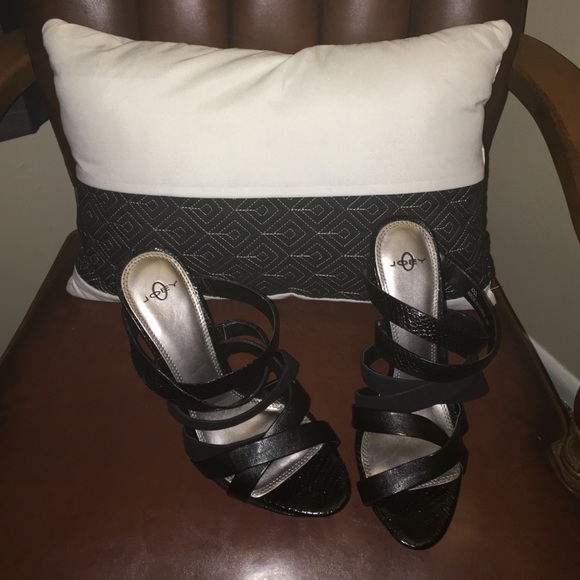5 inch platform heel. Go out in these! - Picture 1 of 4