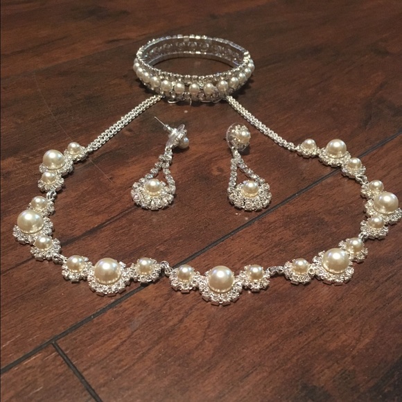 Jewelry - Picture 2 of 2