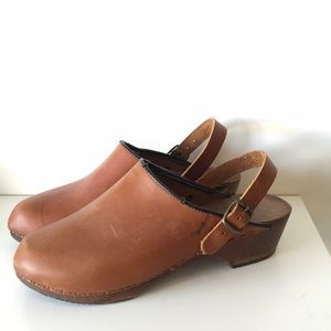 Italian leather clogs with wood and rubber sole