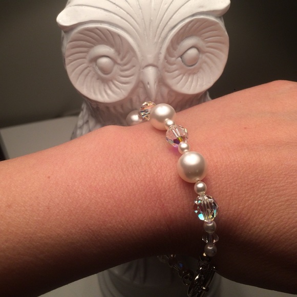 Pearl and Austrian crystal toggle clasp bracelet😍
