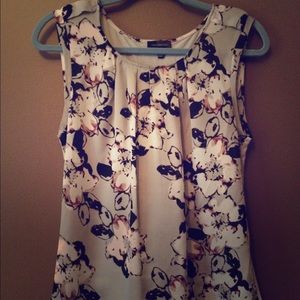 Limited sleeveless blouse