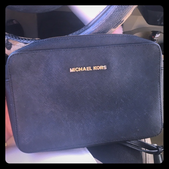 Michael Kors jet setter cross body