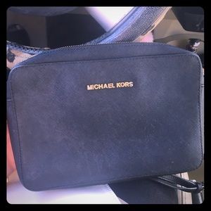 Michael Kors jet setter cross body
