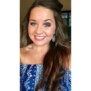 Meet your Posher, Hali