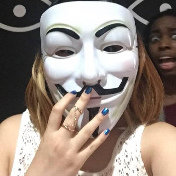 Meet your Posher, Evi - Picture 1 of 2