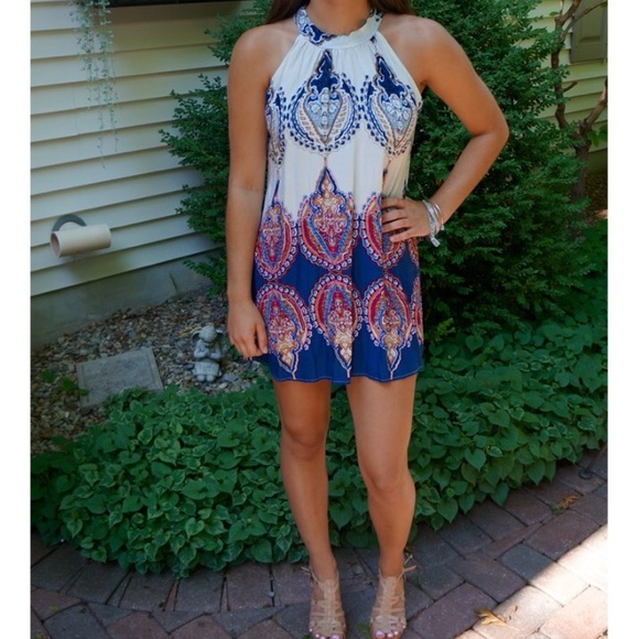 Beautiful Patterned Dress - Picture 2 of 3