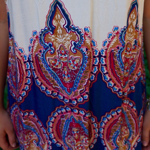 Beautiful Patterned Dress - Picture 3 of 3