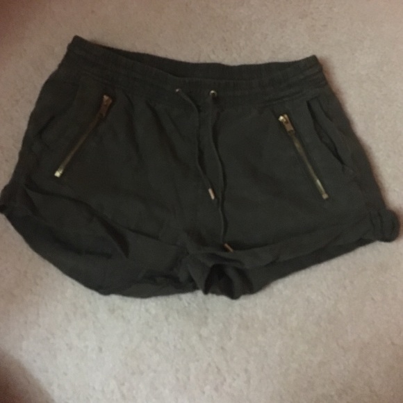 H&M army green shorts