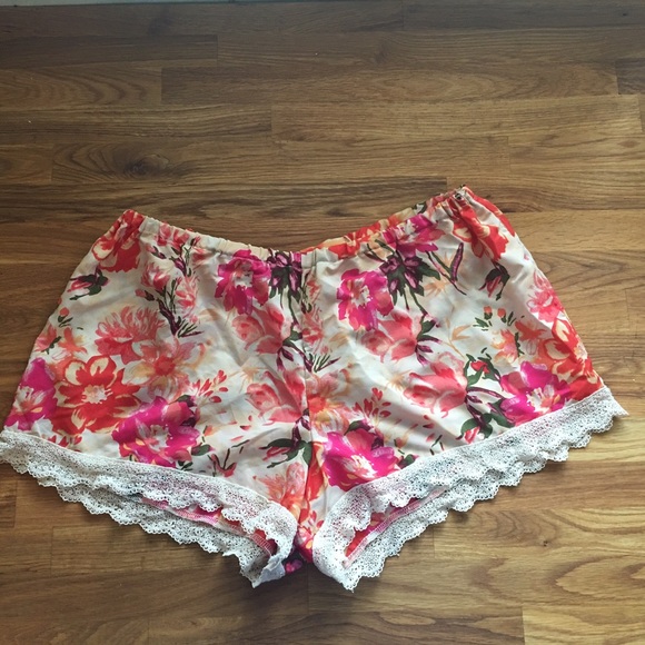 Show Me Your Mumu shorts · size L