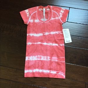Lululemon Swiftly Tech SS Scoop Dye Top